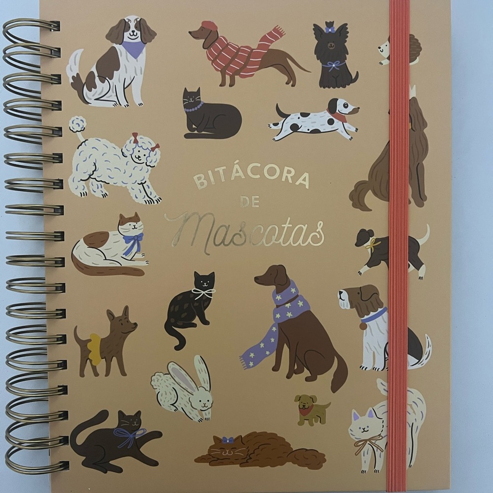 Pets Journal Spanish keep medical records, contacts info, for up to 4 pets